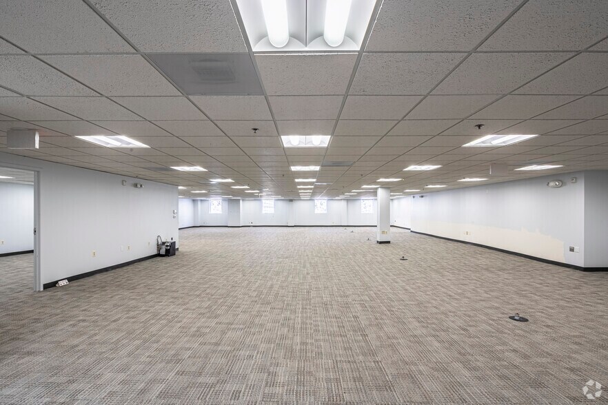 More Photos Of 2034 Eisenhower Ave, Alexandria Office For Lease