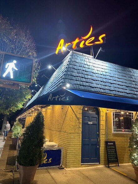 Primary Photo Of 394 City Island Ave, Bronx Restaurant For Lease