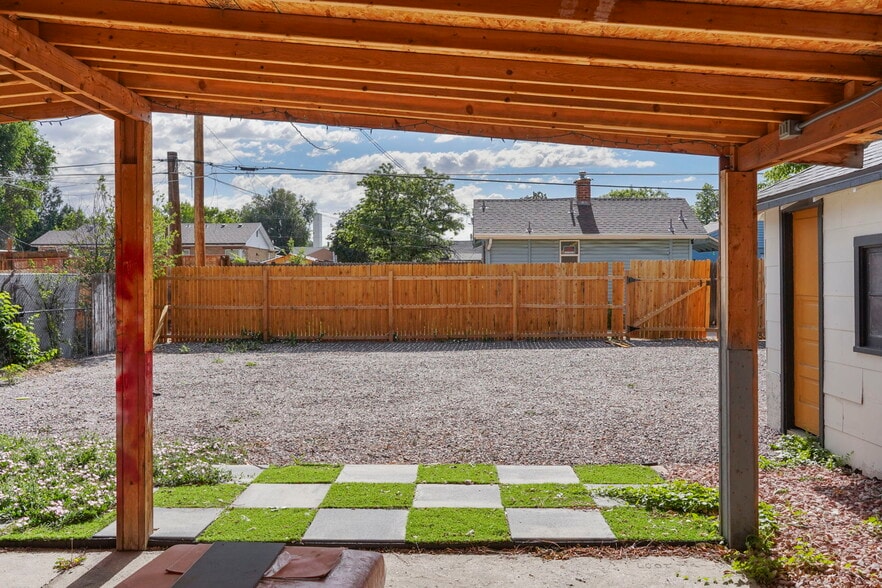 More Photos Of 1530 Geneva St, Aurora General Retail For Sale