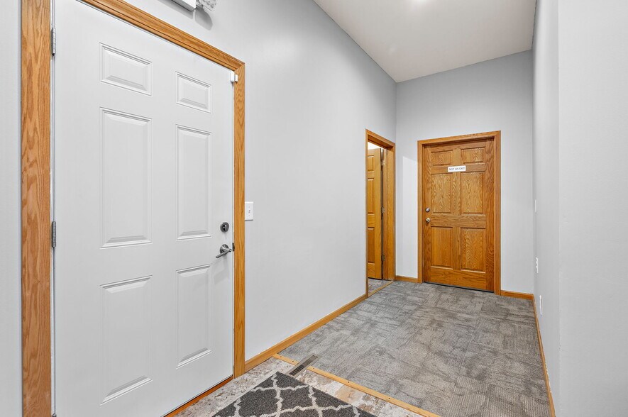 More Photos Of 16015 NE Central Ave, Ham Lake Office For Sale