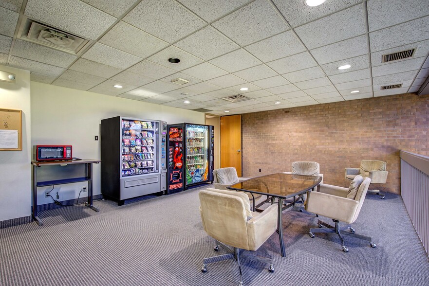 More Photos Of 8330-8350 Meadow Rd, Dallas Office For Sale