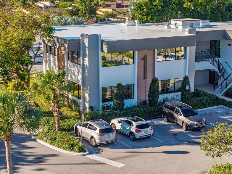 More Photos Of 1021 Ives Dairy Rd, Miami Unknown For Lease
