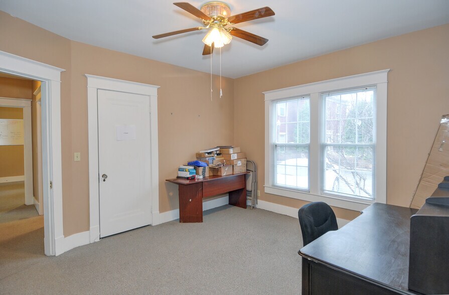 More Photos Of 5809 Bardstown Rd, Louisville Office Residential For Lease