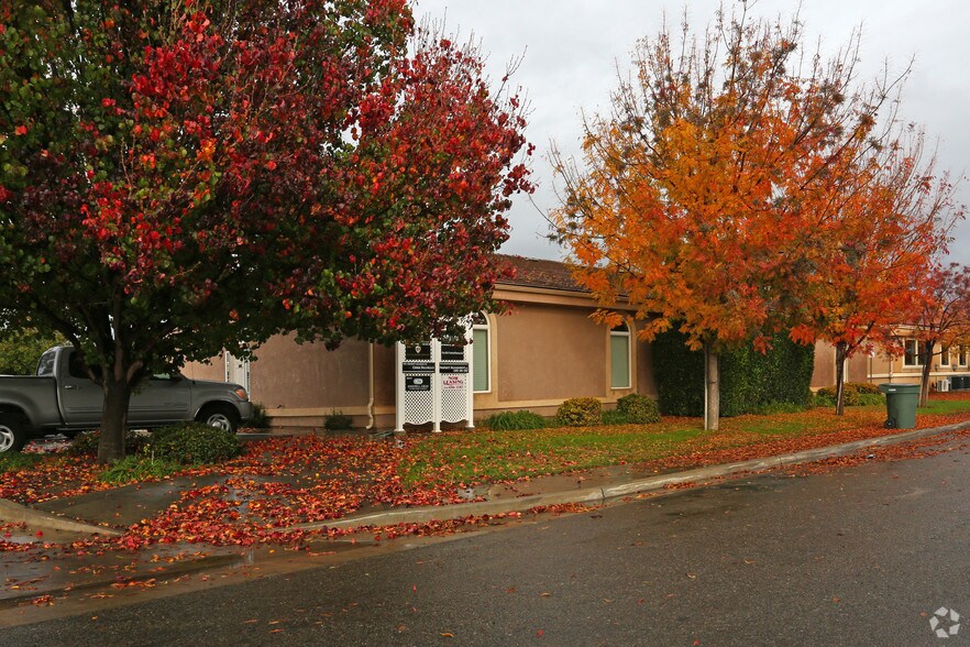 More Photos Of 2318 W Sunnyside Ave, Visalia Office For Lease