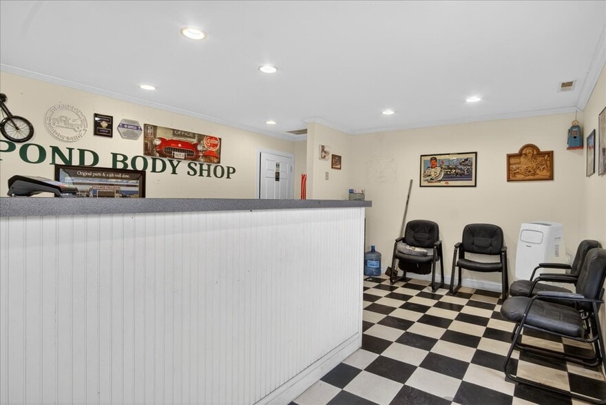 More Photos Of 3688 Raleigh Rd, Henderson Office For Sale