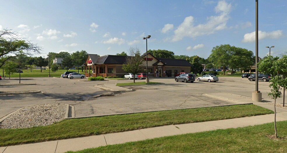 More Photos Of 4520 E Towne Blvd, Madison Restaurant For Sale