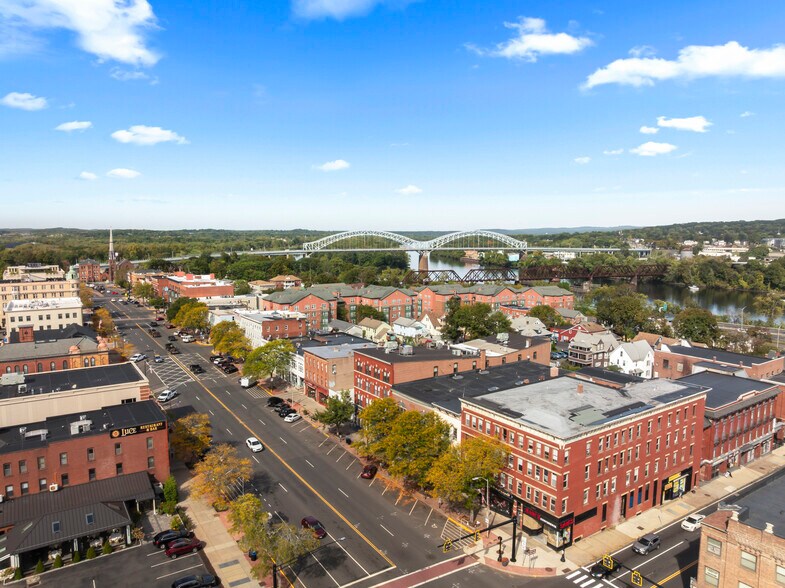 More Photos Of 54 Washington St, Middletown Office For Sale
