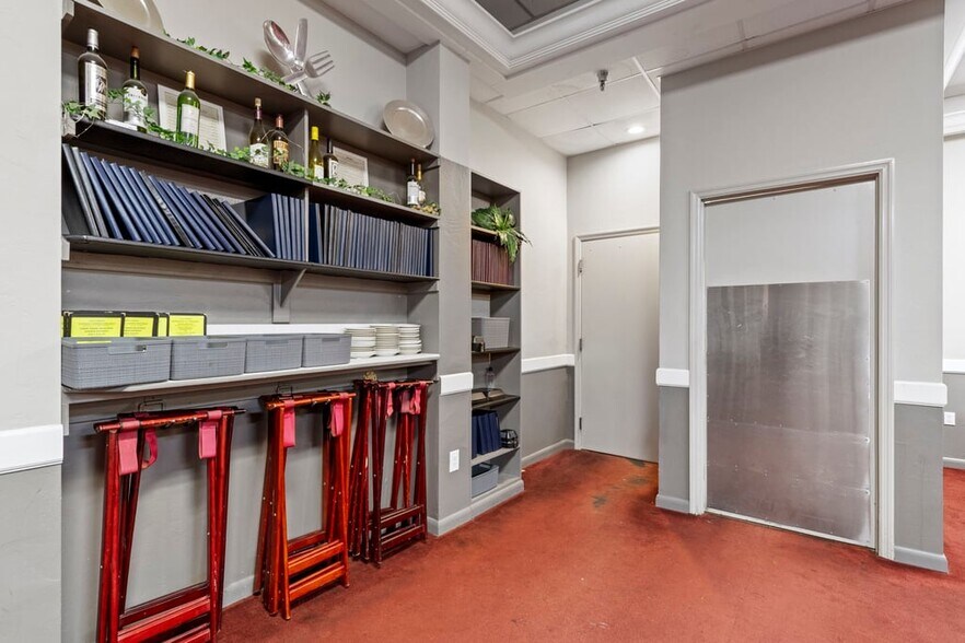 More Photos Of 4725 Vincennes Blvd, Cape Coral Restaurant For Sale