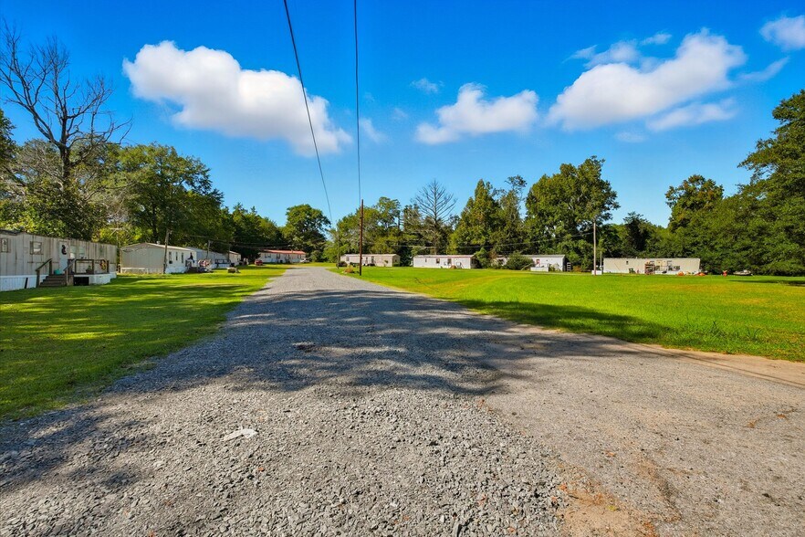 More Photos Of 120 Pine Circle Cir, Ellaville Manufactured Housing Mobile Home Park For Sale