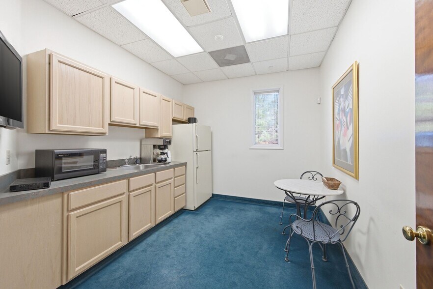 More Photos Of 1411 Old Mill Cir, Winston-Salem Office For Sale