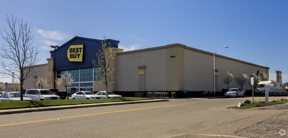 More Photos Of 1010 Hilltop Dr, Redding Freestanding For Sale