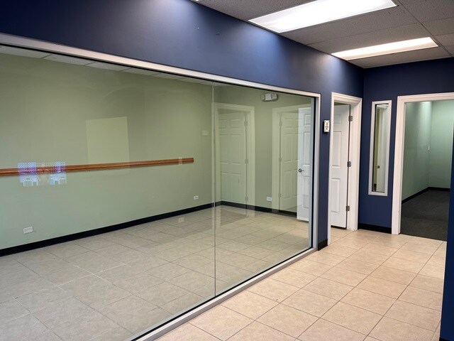 More Photos Of 4640-4650 Oakton St, Skokie Storefront For Lease