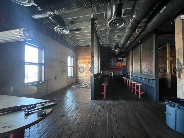 More Photos Of 372 S Main St, Memphis Storefront Retail Office For Sale