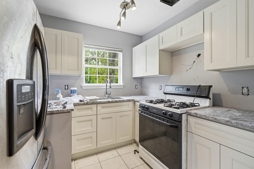 More Photos Of 1990 Lakewood Rd, Toms River Office For Sale