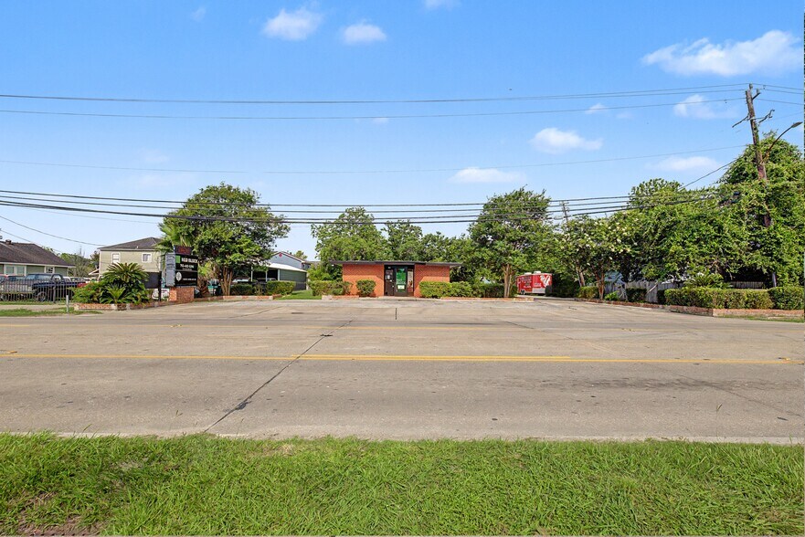 More Photos Of 1614 Holland St, Houston Office For Sale