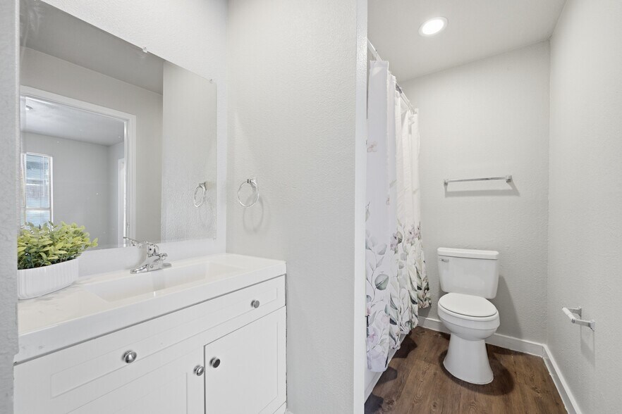 More Photos Of 1007 E Rundberg Ln, Austin Apartments For Sale