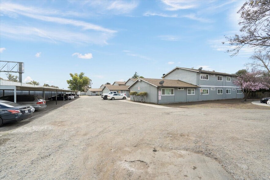 More Photos Of 590 Stoney Ct, Gilroy Apartments For Sale