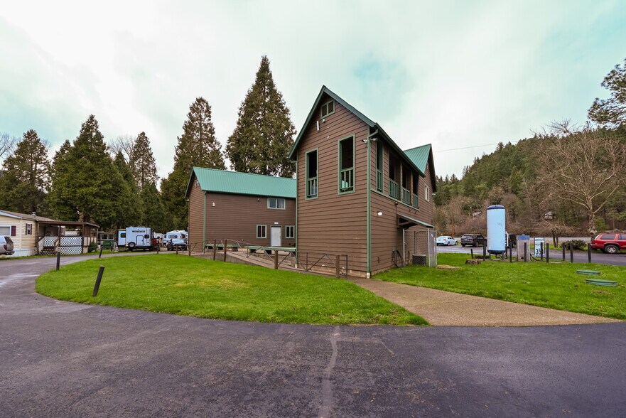 More Photos Of 999 Old Highway 99, Wolf Creek Specialty For Sale
