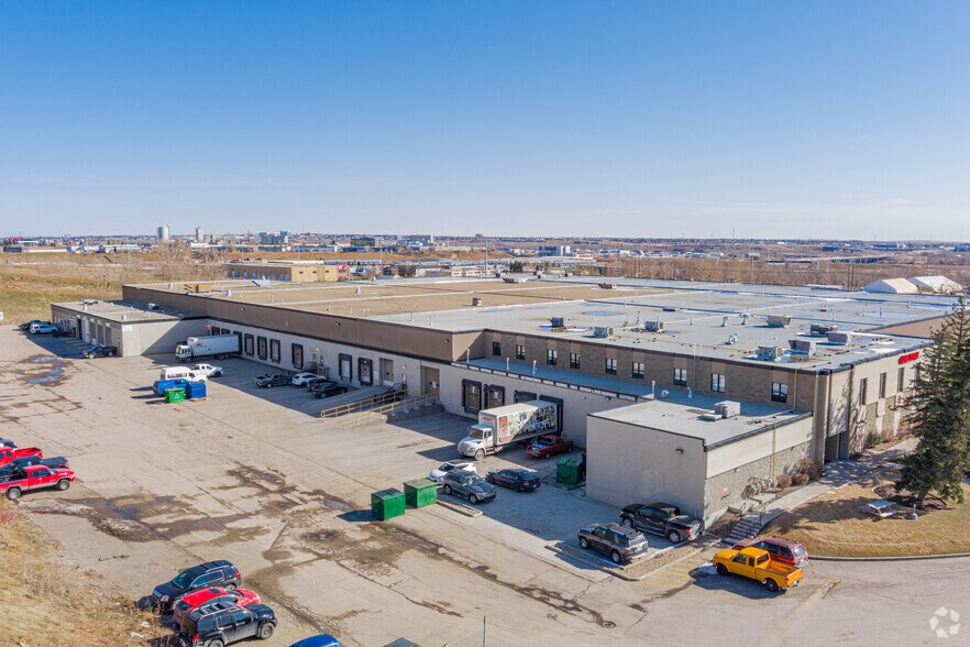 More Photos Of 5760 9th St SE, Calgary Warehouse For Lease