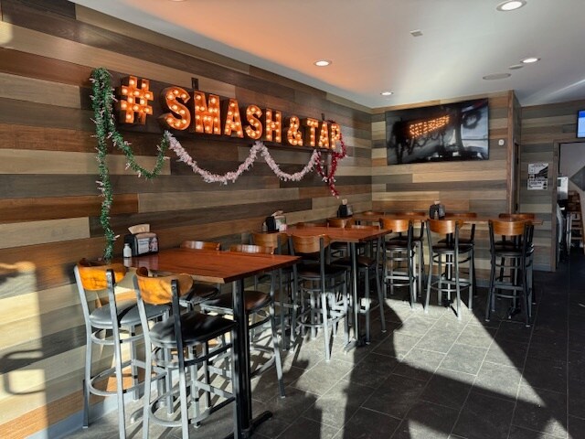 More Photos Of 8713 Gravois Rd, Saint Louis Restaurant For Lease