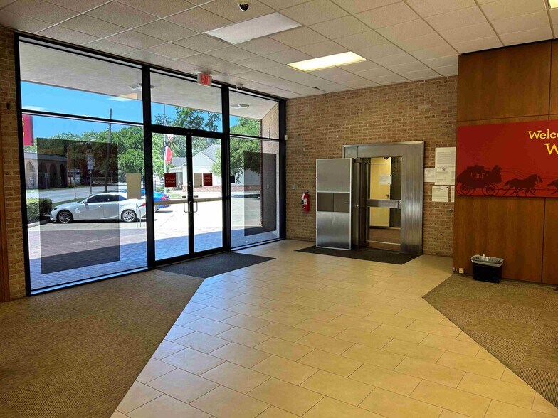 More Photos Of 700 Jackson St, Richmond Bank For Sale