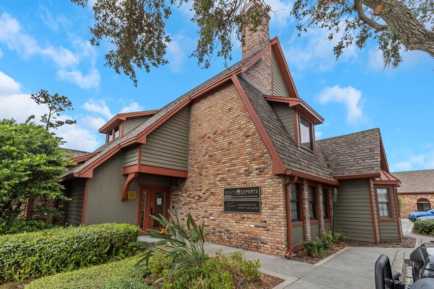 Primary Photo Of 1022 Main St, Dunedin Medical For Sale