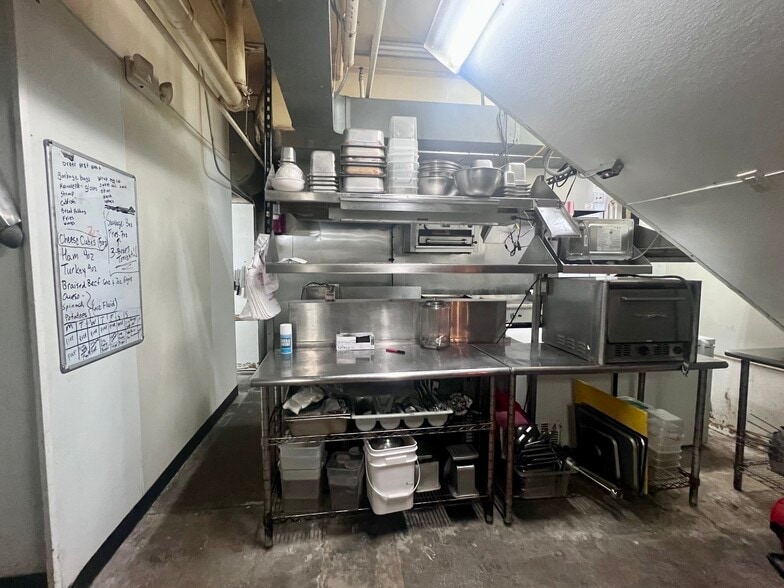 More Photos Of 95 S Main St, Memphis Storefront Retail Office For Lease