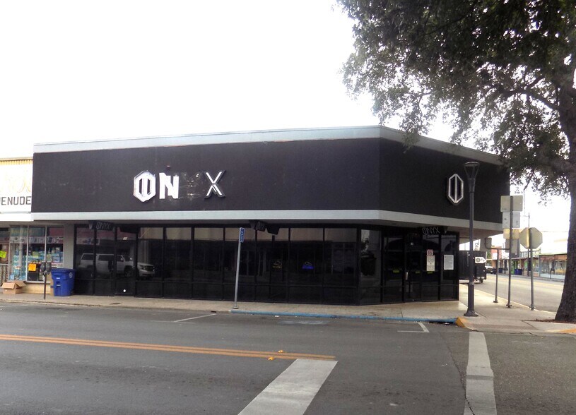 More Photos Of 100 W Main St, Eagle Pass Storefront For Sale