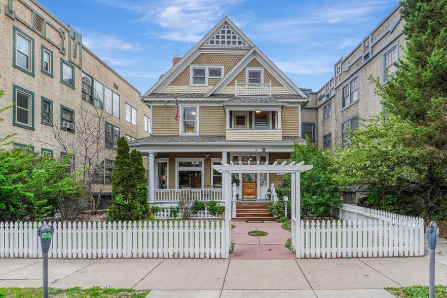 More Photos Of 6 Boulder Crescent St, Colorado Springs Hotel For Sale