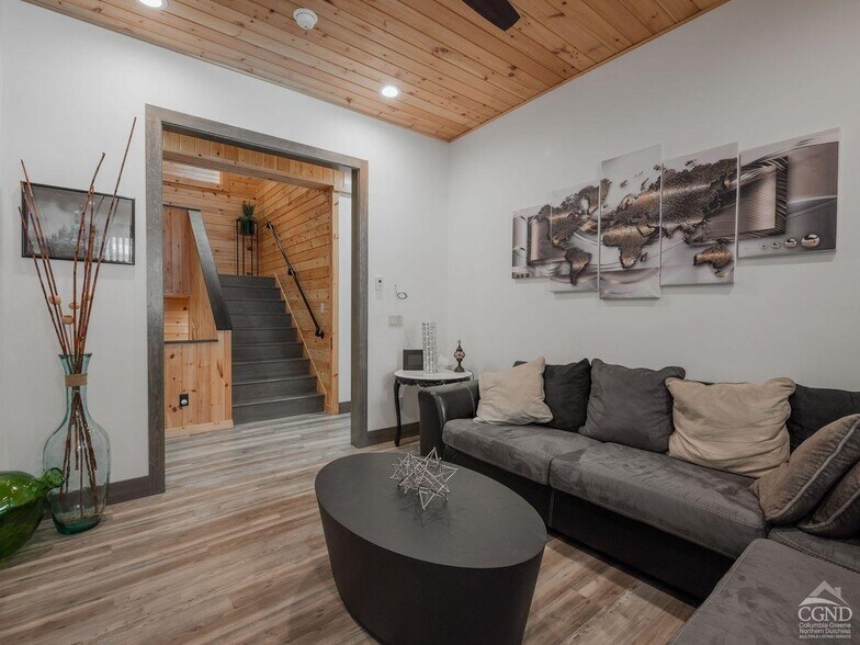 More Photos Of 19 Palsgraf Ct., Elka Park Showroom For Sale