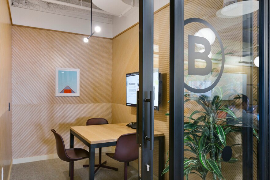 More Photos Of 1 Beacon St, Boston Coworking Space