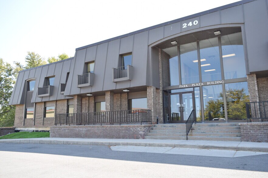 More Photos Of 240 N Rock Rd, Wichita Medical For Lease