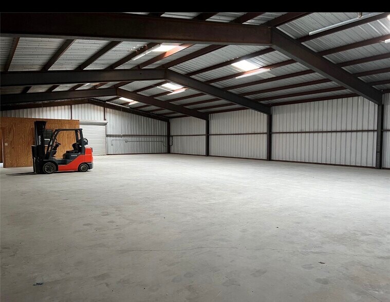 More Photos Of 411 Lee Rd, Mineral Wells Warehouse For Sale