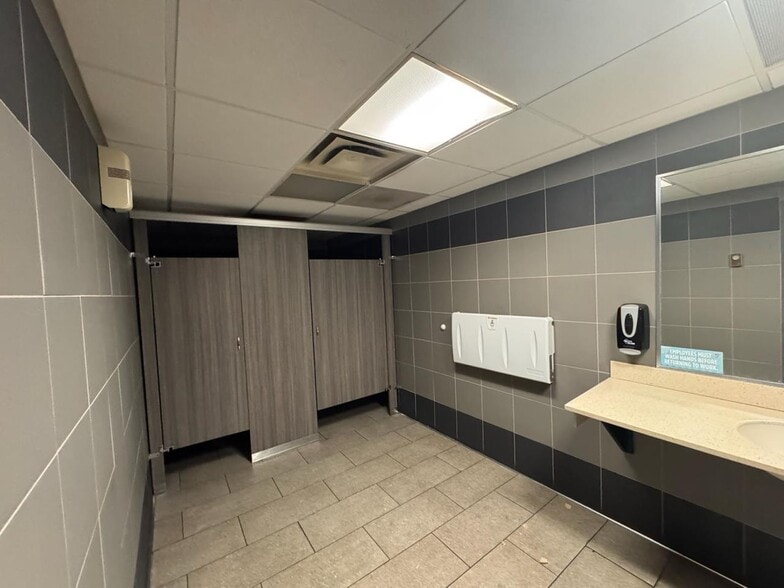 More Photos Of 4765 Montgomery Rd, Cincinnati Restaurant For Sale