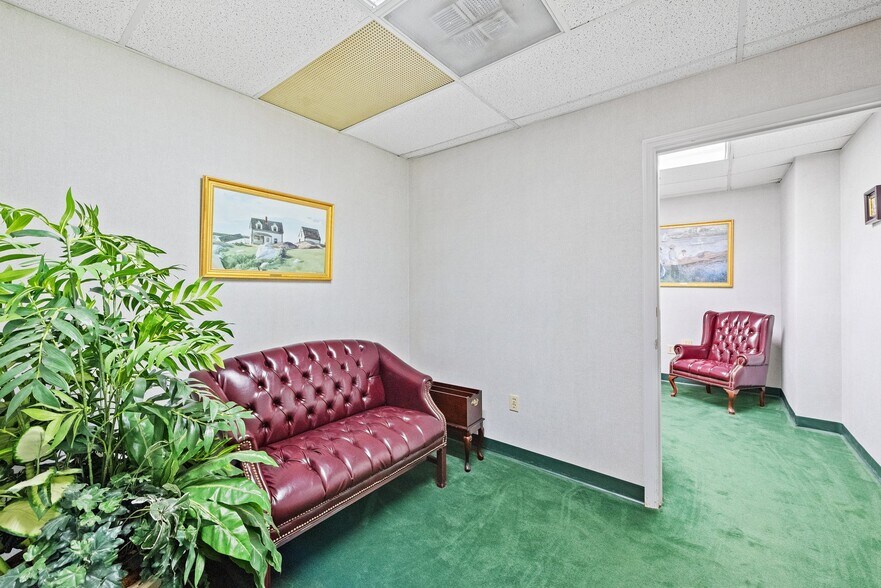 More Photos Of 1110 Brickell Ave, Miami Office For Sale
