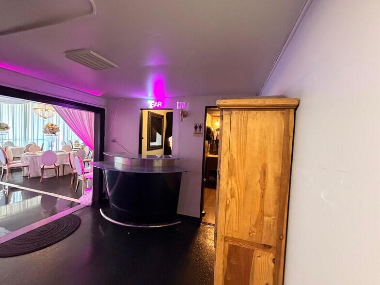 More Photos Of 2111 E Main St, Mesa Freestanding For Sale