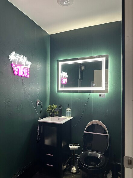 More Photos Of 5520-5522 Cahuenga Blvd, North Hollywood Freestanding For Sale