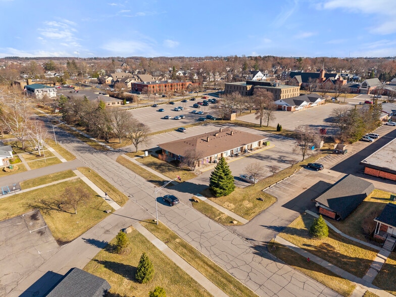 More Photos Of 961-971 Oakwood Dr, Rochester Medical For Lease