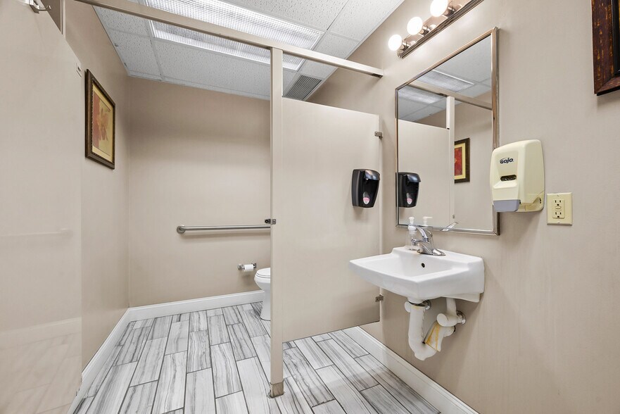 More Photos Of 11 Mayview Rd, Bridgeville Office For Sale