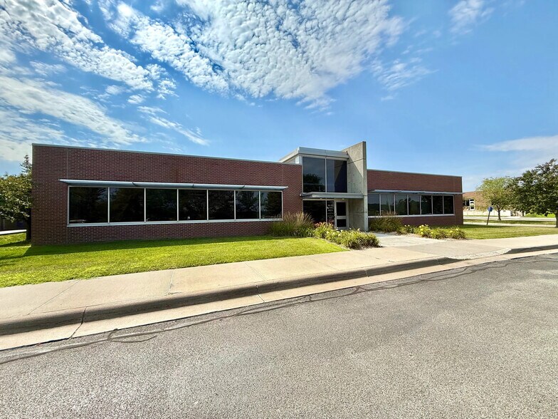 Primary Photo Of 10701 S 72nd St, Papillion Medical For Sale