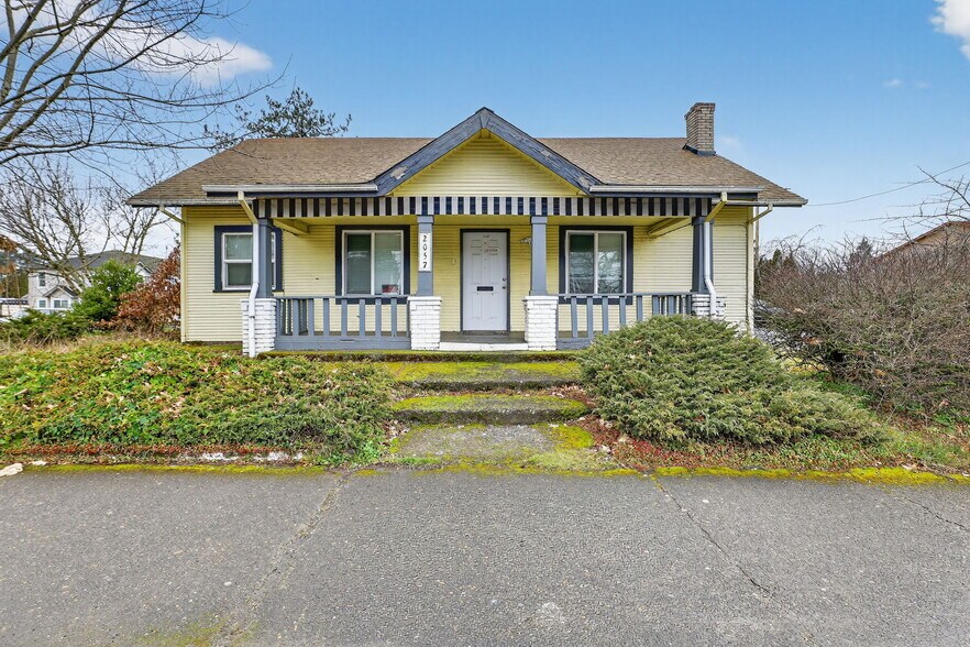 More Photos Of 12135 SE Lincoln St, Portland Office For Sale