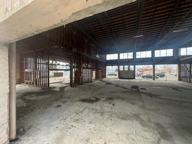 More Photos Of 208 E Olive Ave, Turlock Storefront For Sale