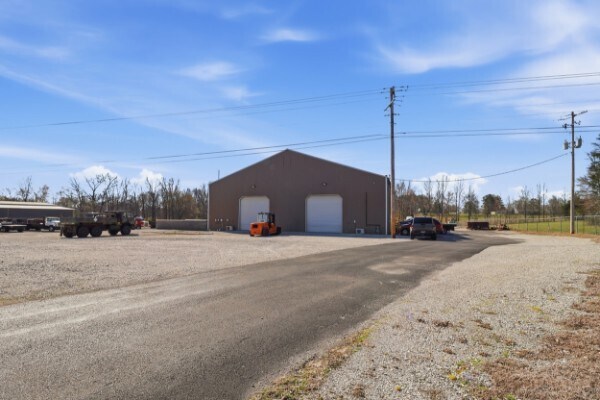 More Photos Of 1018 Abiff Rd, Bon Aqua Service For Sale