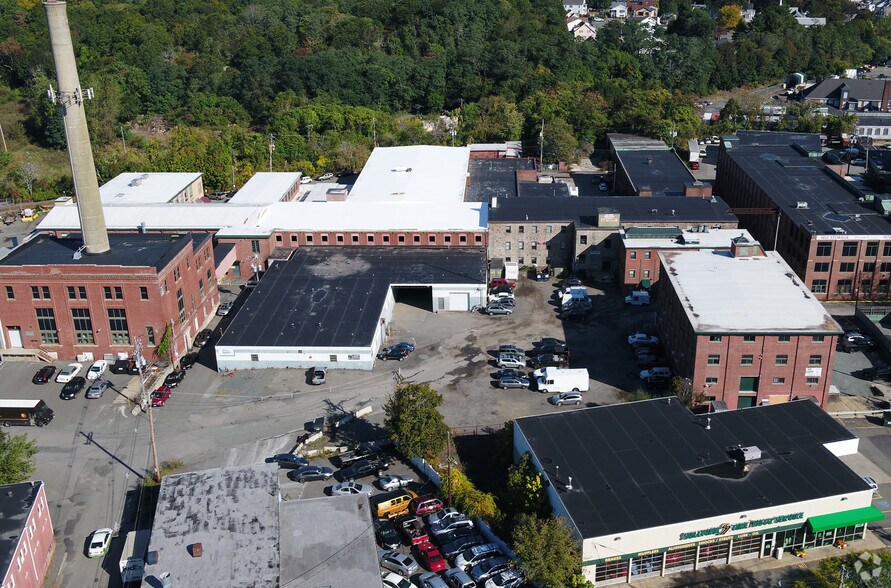 More Photos Of 119R Foster St, Peabody Light Manufacturing For Lease