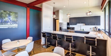 More Photos Of 6343 Skyline Dr, Houston Office For Sale
