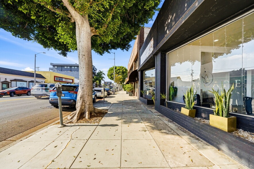 More Photos Of 351-353 S Robertson Blvd, Beverly Hills Storefront Retail Office For Lease