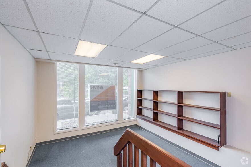 More Photos Of 100 Ross St, Pittsburgh Office For Lease
