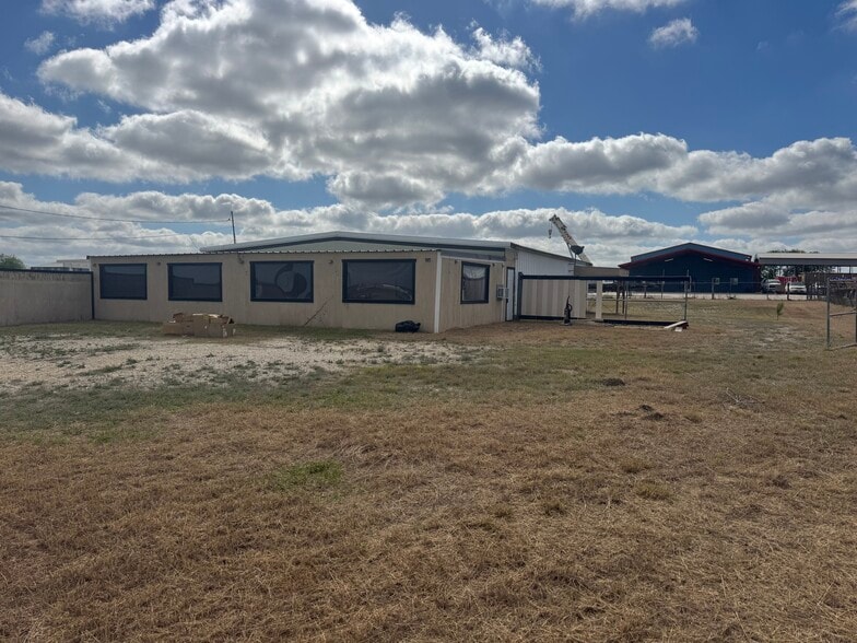 Primary Photo Of 14550 E Interstate 10, Marion Flex For Lease