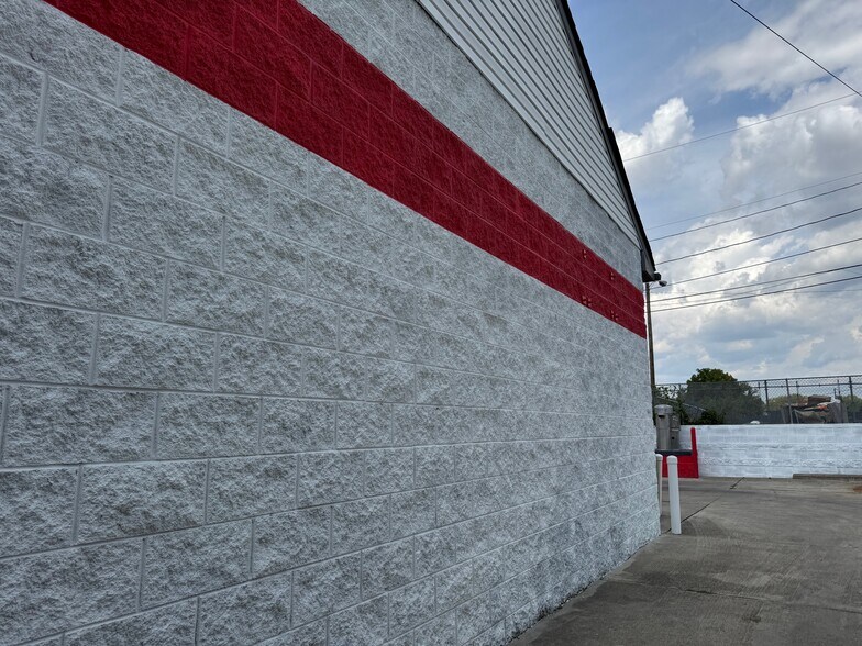More Photos Of 1940 E Main St, Columbus Carwash For Sale