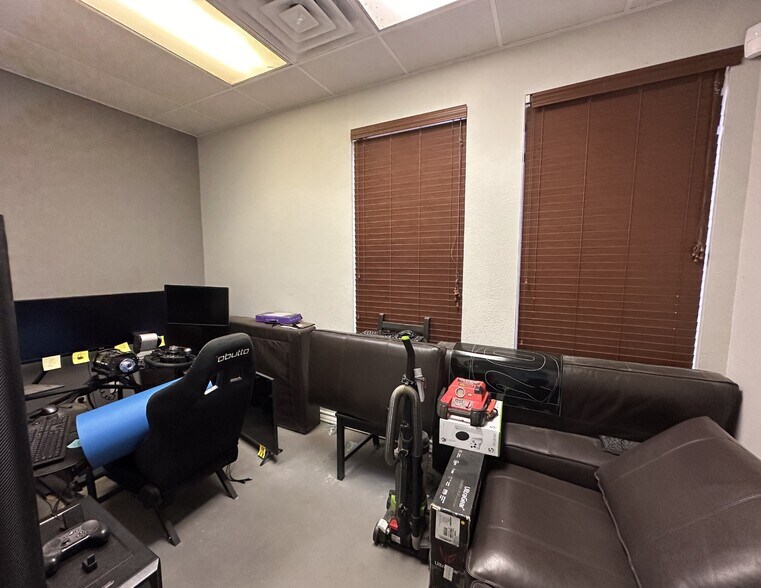 More Photos Of 3013 Joyce Dr, Fort Worth Showroom For Sale